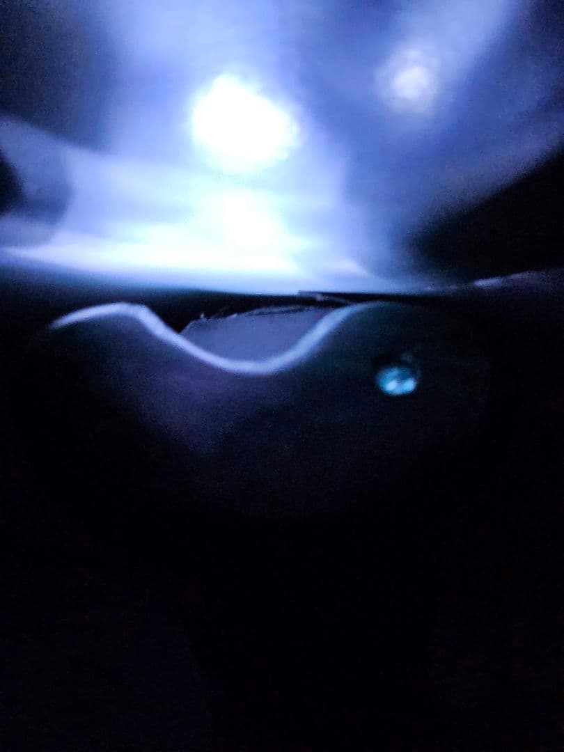 綺麗 緑に黒い 縞 勾玉