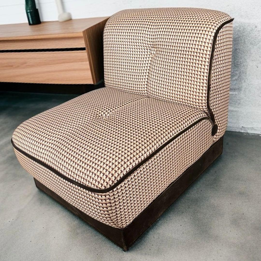 HR789 カリモク60 復刻プレート　総柄　1Pソファ　ベルベット　ボタン