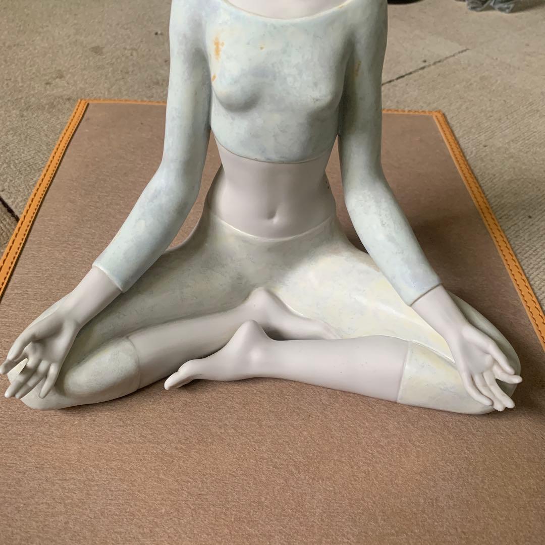 超レア　リヤドロ　ヨガ置物