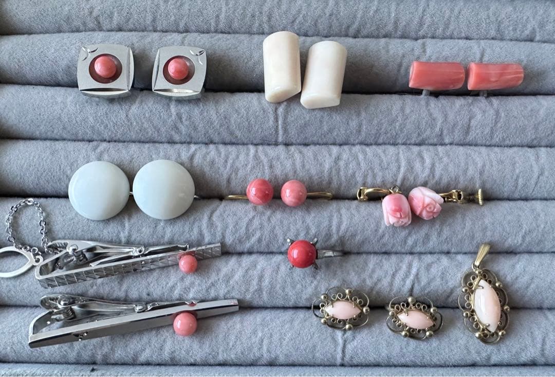 本珊瑚　サンゴ ピアス　指輪　ルースパーツ　花　彫刻　まとめ　天然石