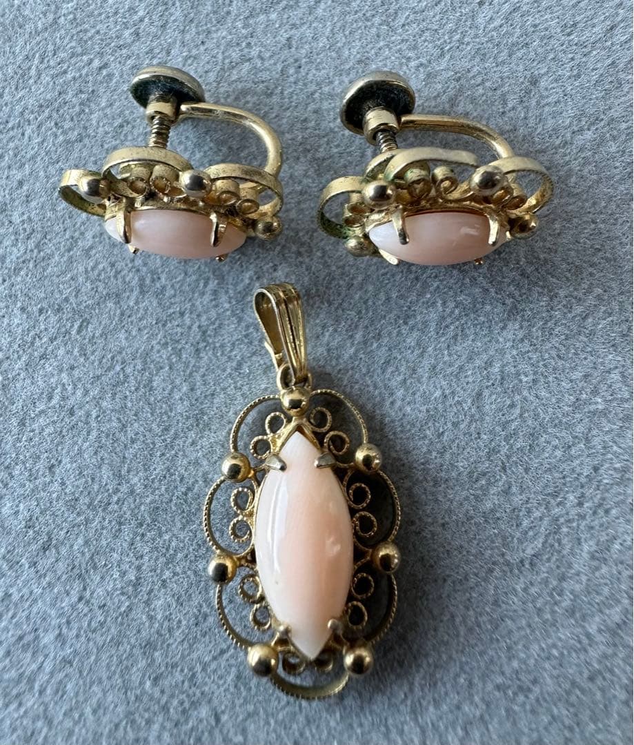 本珊瑚　サンゴ ピアス　指輪　ルースパーツ　花　彫刻　まとめ　天然石