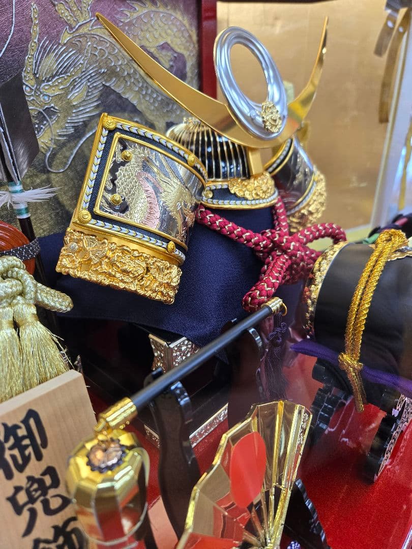 【展示品限り】五月人形　兜　上杉謙信　ケース飾り　※閉店セール　K31