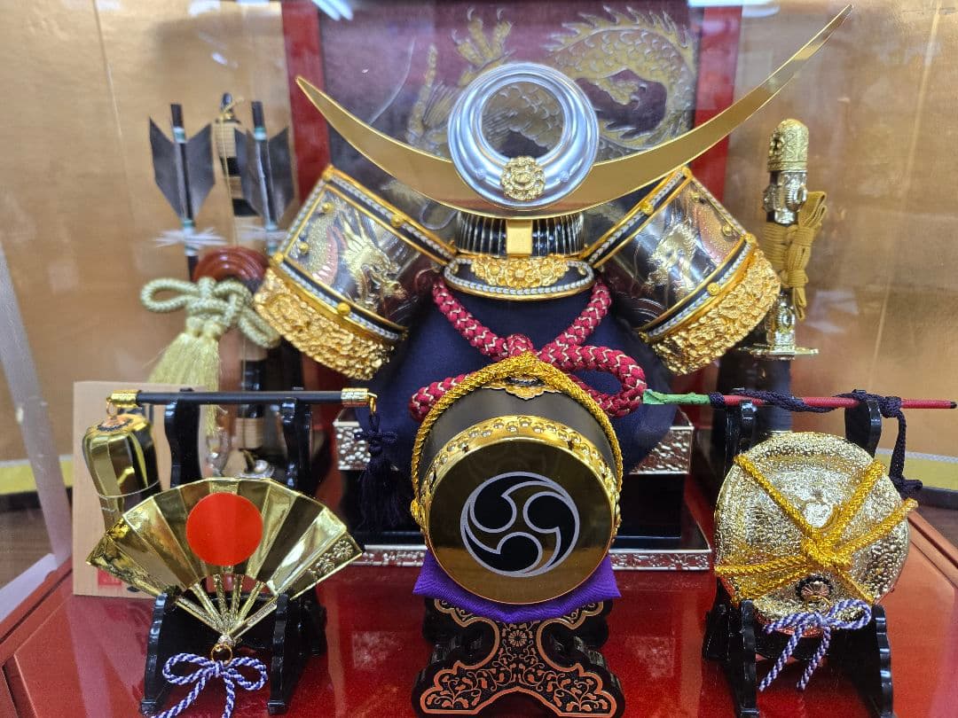 【展示品限り】五月人形　兜　上杉謙信　ケース飾り　※閉店セール　K31