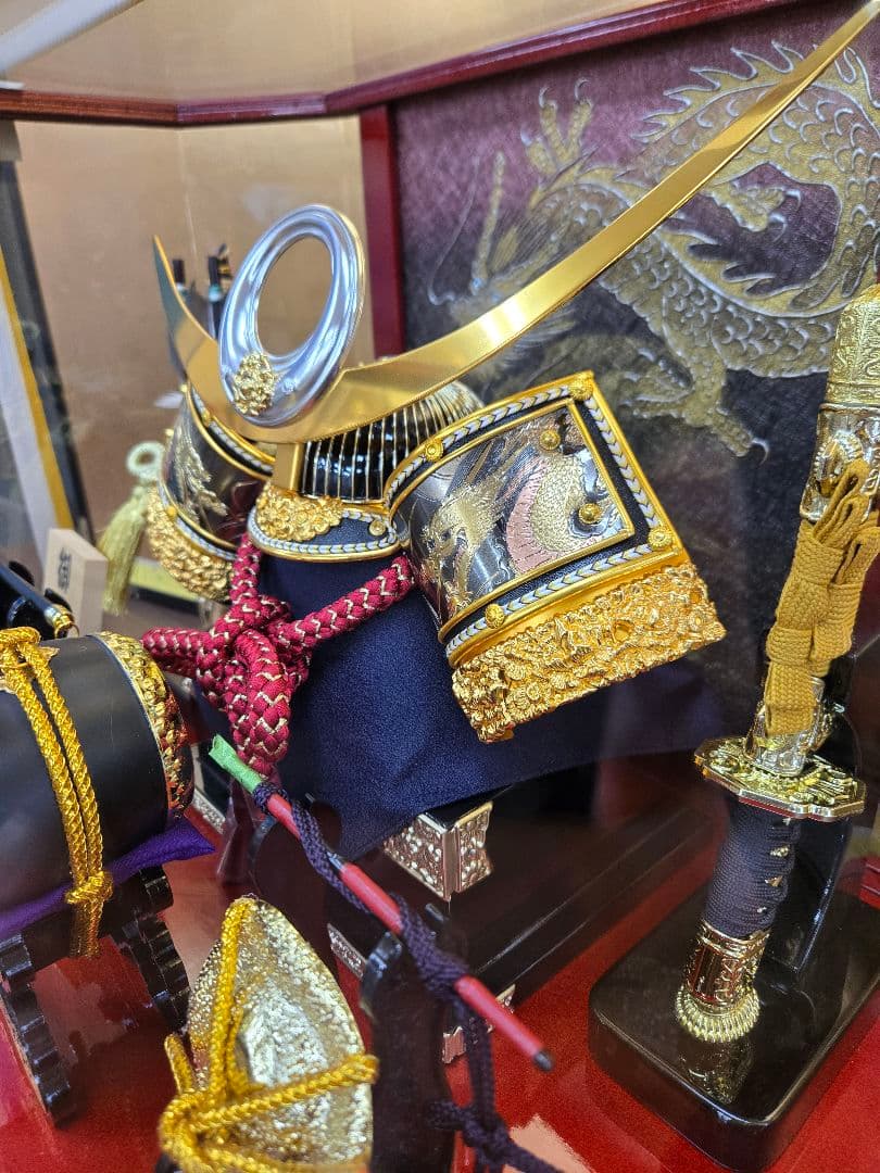 【展示品限り】五月人形　兜　上杉謙信　ケース飾り　※閉店セール　K31