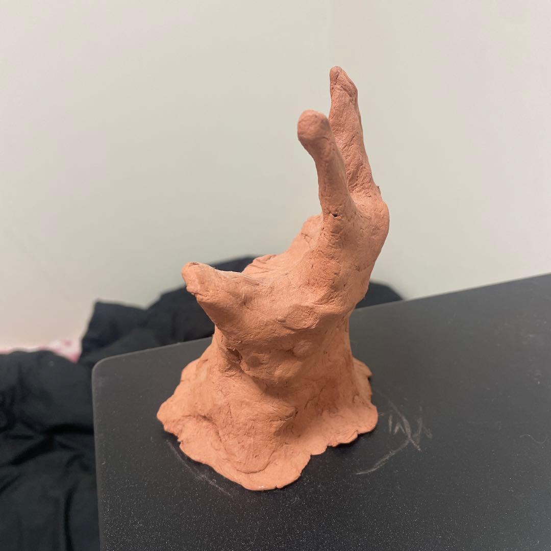 粘土作品　芸術　小学生　手　インテリア　置き物