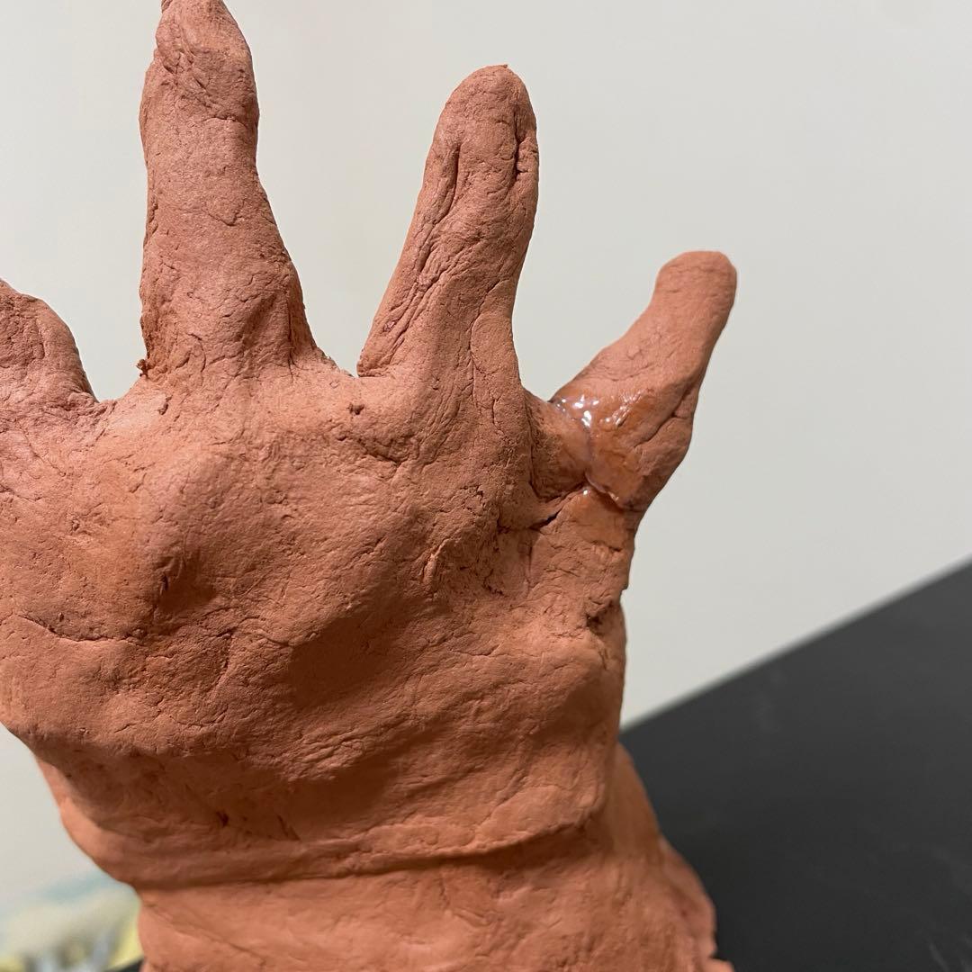 粘土作品　芸術　小学生　手　インテリア　置き物