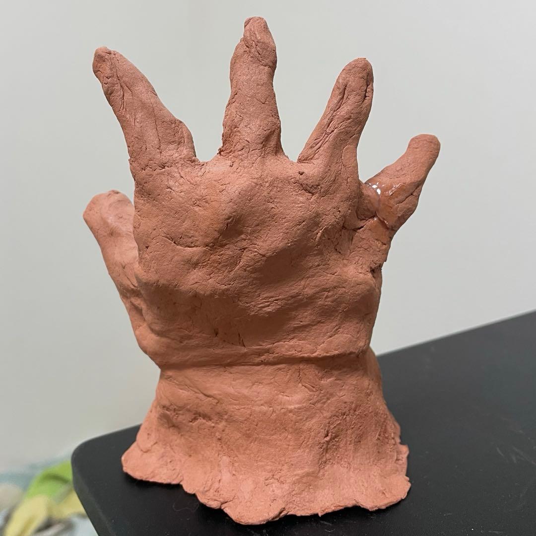 粘土作品　芸術　小学生　手　インテリア　置き物