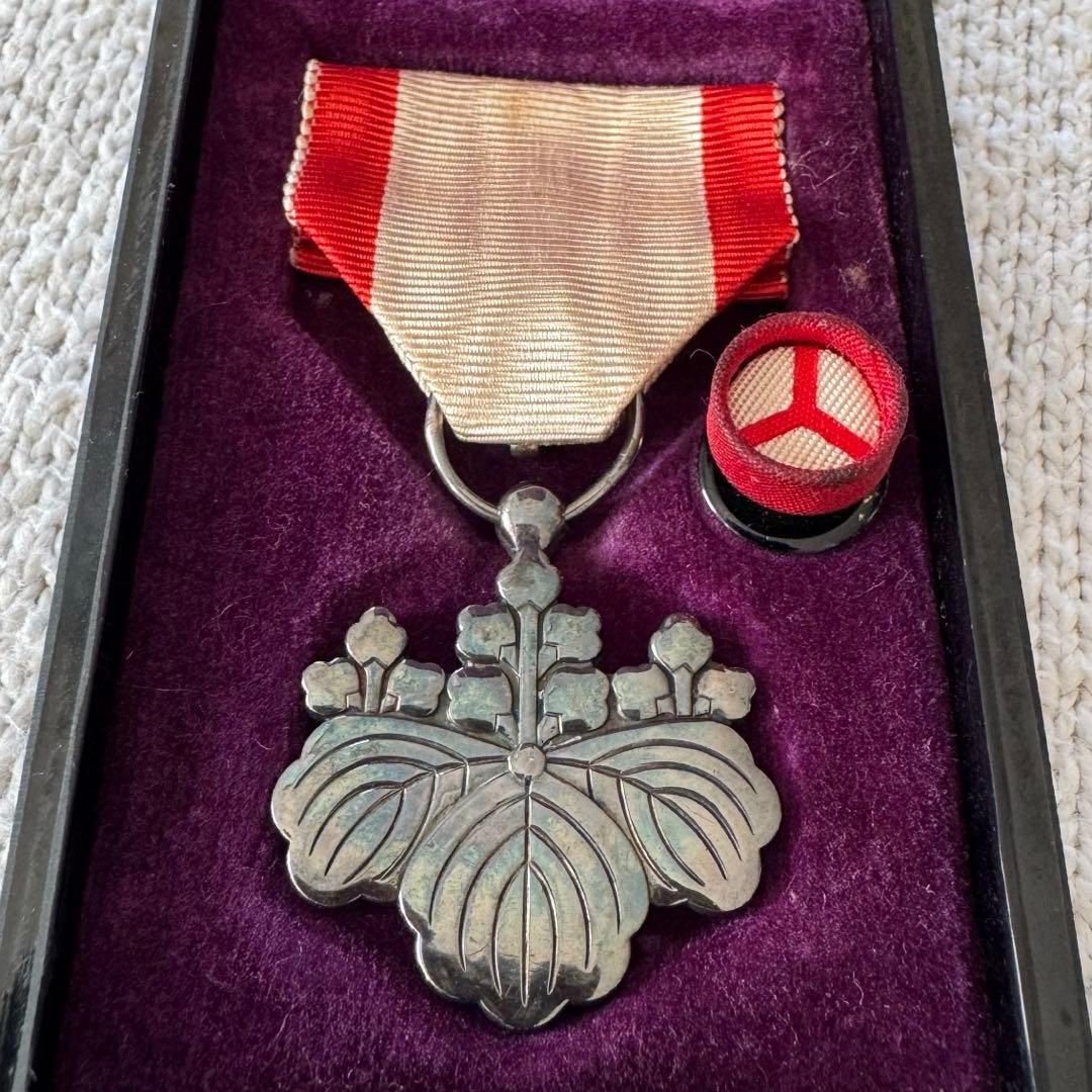 旧日本軍 勲章 勲八等白色桐葉章 プラスチックケース入り - メルカリ