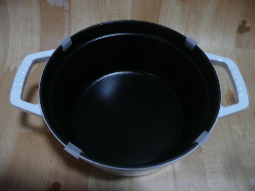 新品　Staubストウブ　Staub　ホワイト　ココットラウンド　20㎝