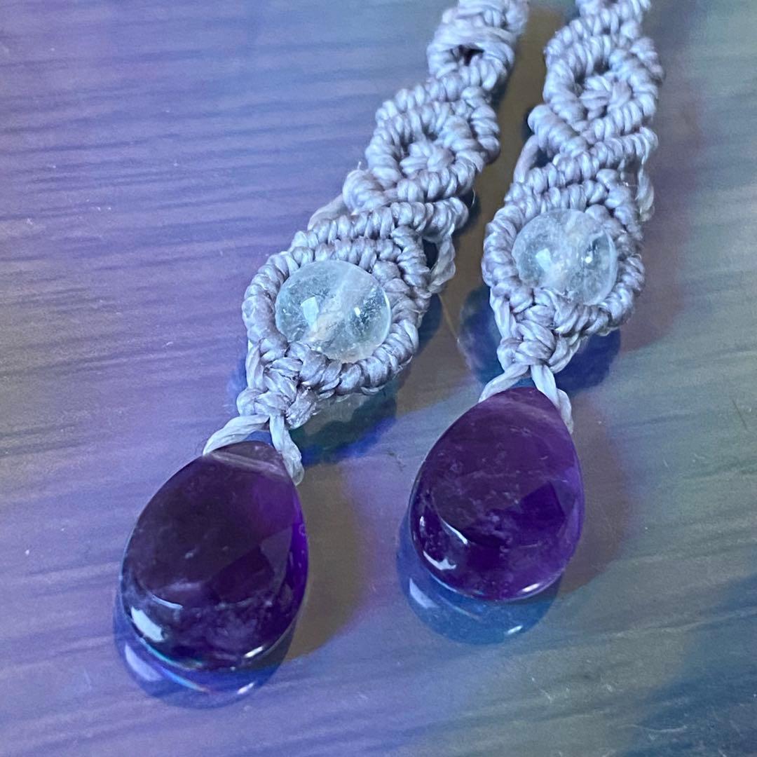 華奢☆マクラメ編みイヤリング◇1495◇多面カット雫型アメジスト☆トパーズ