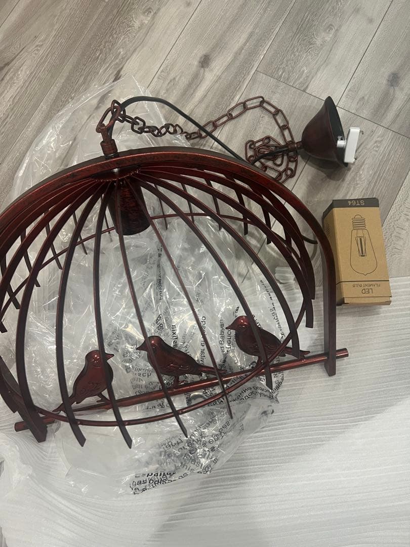 鳥モチーフのブロンズペンダントライト