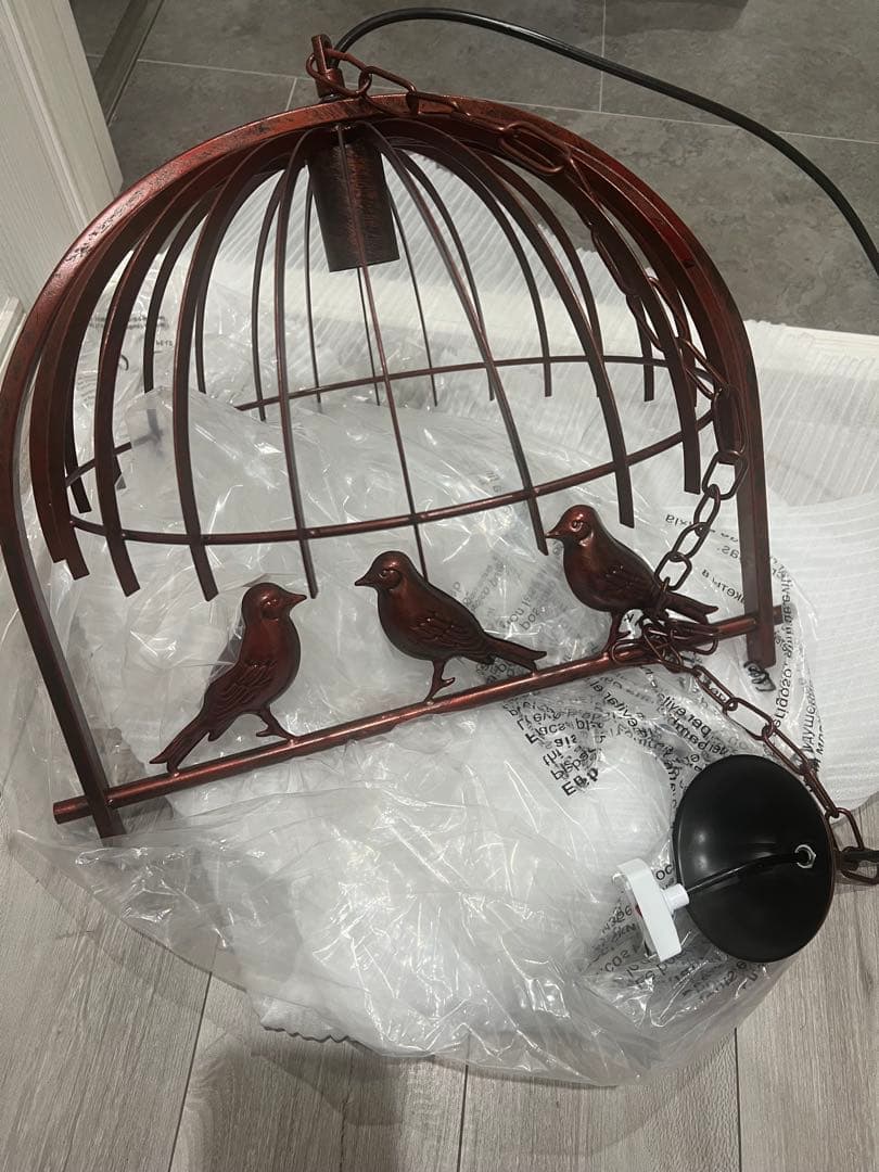 鳥モチーフのブロンズペンダントライト