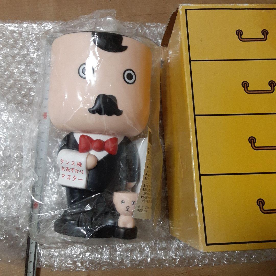 レア 三菱UFJ 証券 タンス株 おあずかりマスター ソフビ 貯金箱 - メルカリ