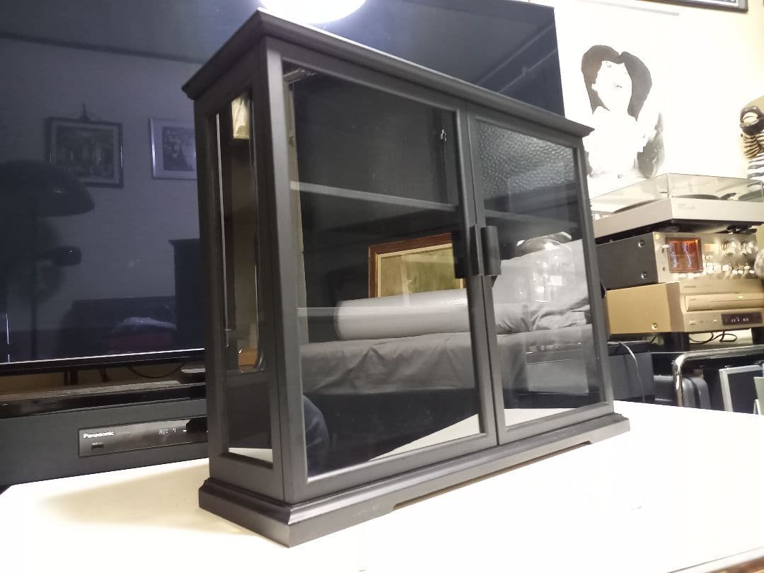 スタイリッシュ　モダン　三面　硝子　マット　ブラック　ショーケース　三段