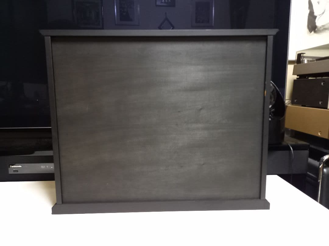 スタイリッシュ　モダン　三面　硝子　マット　ブラック　ショーケース　三段