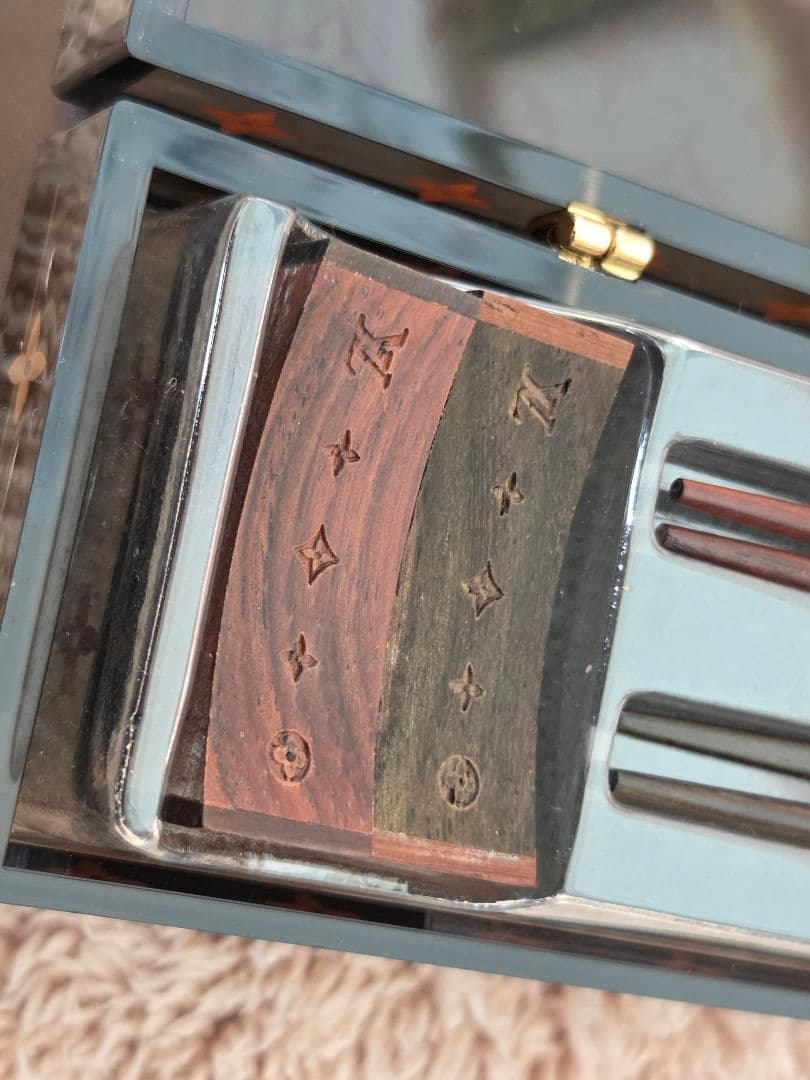 【新品未使用】ルイ・ヴィトン　25周年記念　木製箸セット　アクリルケース付き