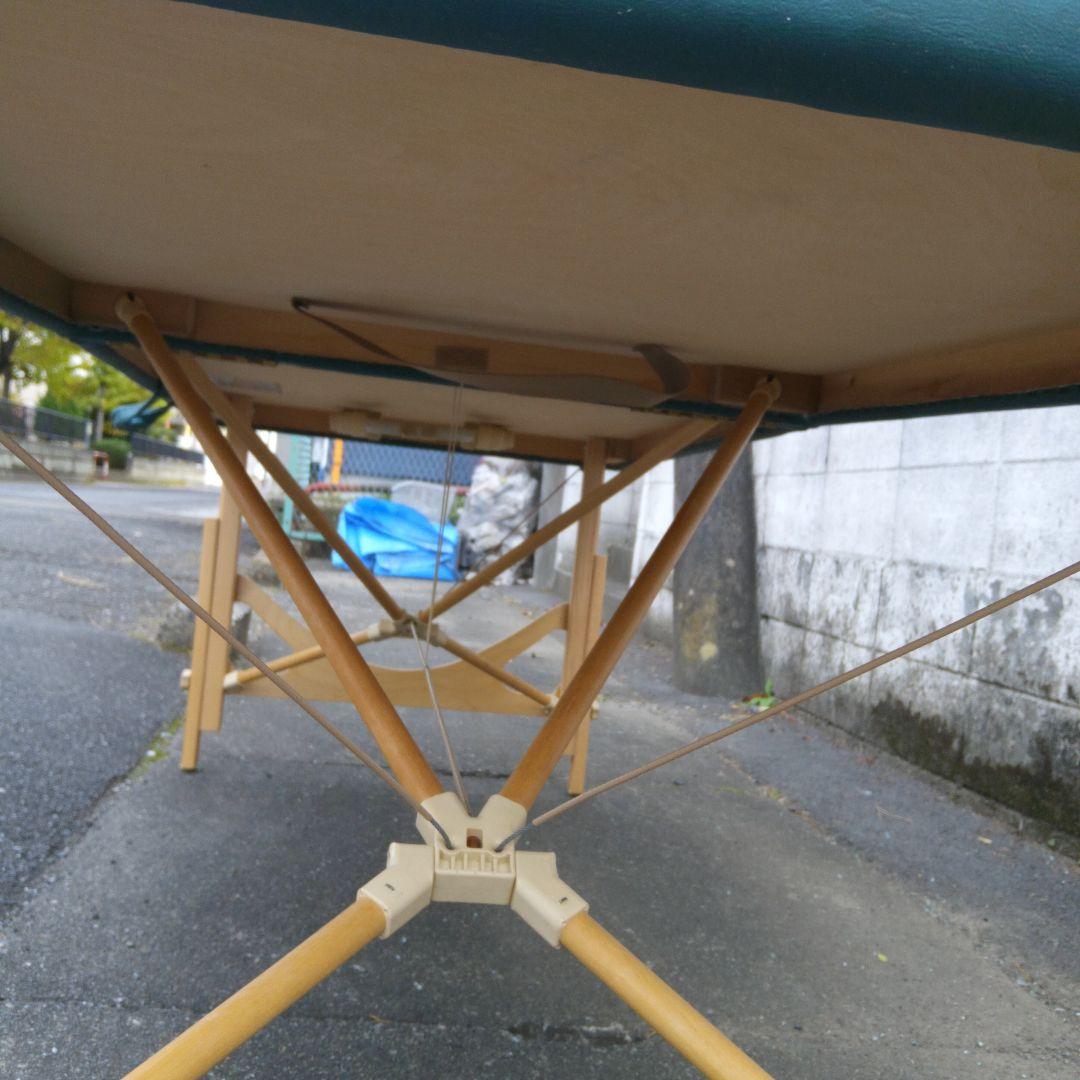 青い折りたたみベッド