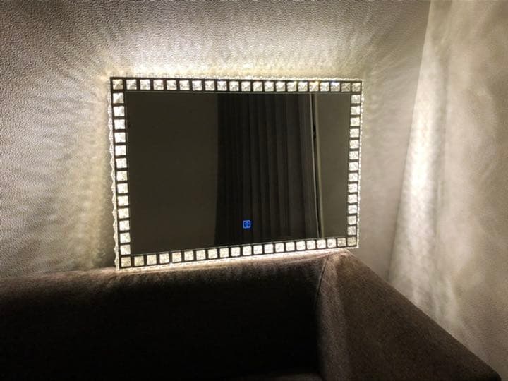 壁掛けミラー(ライト付き)