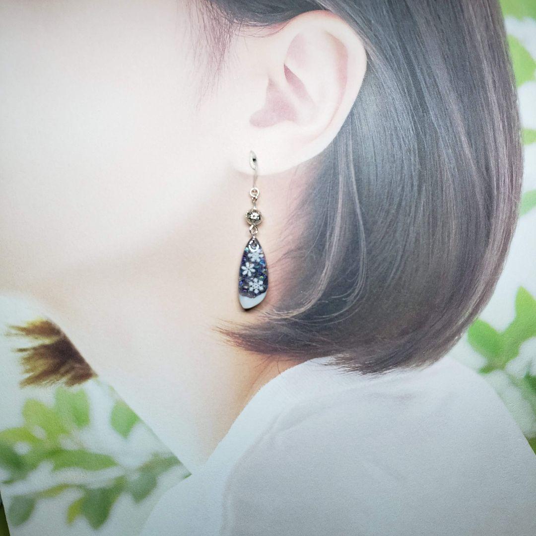 No.592-D　雪の結晶☆ガラスクリスタル☆レジン☆ピアス・イヤリング(グレー