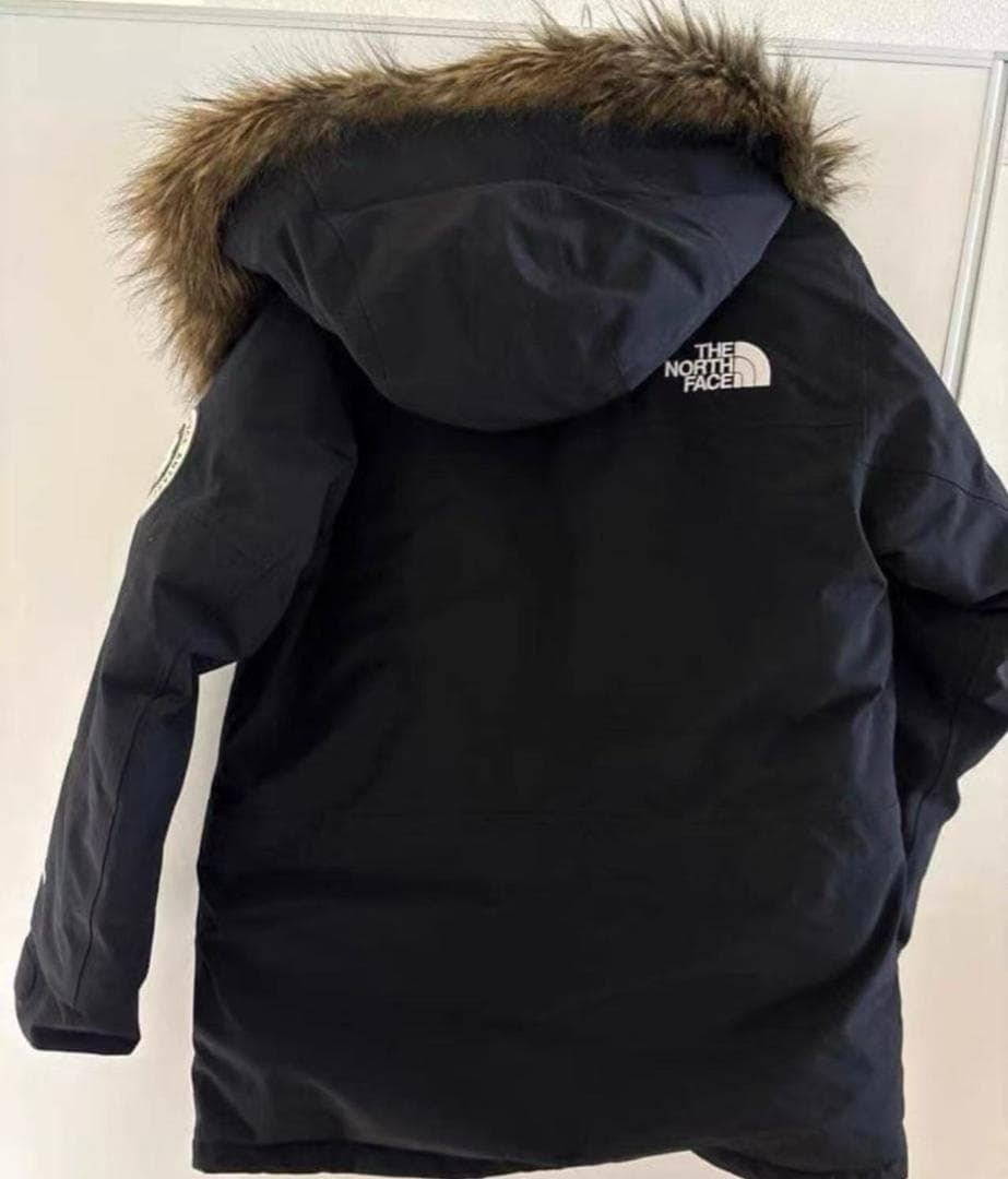 ノースフェイスのアンタークティカパーカー。防寒性抜群で冬のアウトドアに最適！