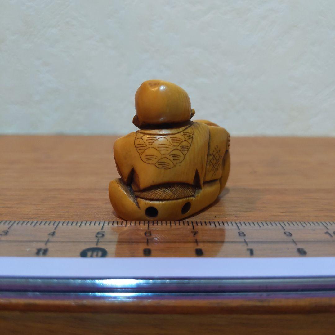時代提げ物 人物根付 天然素材 在銘【達磨職人】高さ約3.3cm 重さ約20ｇ
