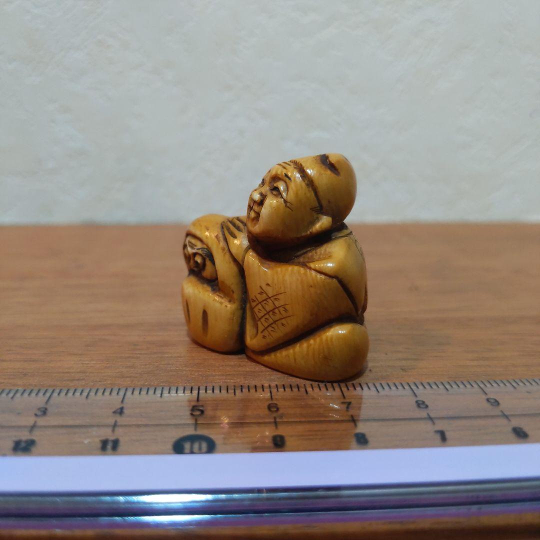 時代提げ物 人物根付 天然素材 在銘【達磨職人】高さ約3.3cm 重さ約20ｇ