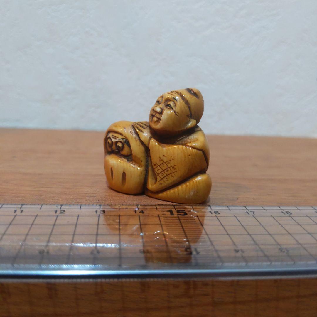 時代提げ物 人物根付 天然素材 在銘【達磨職人】高さ約3.3cm 重さ約20ｇ