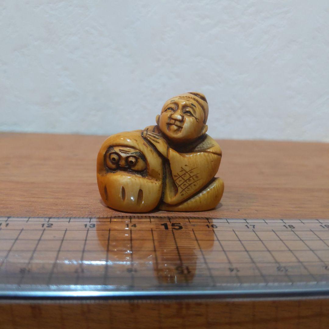 時代提げ物 人物根付 天然素材 在銘【達磨職人】高さ約3.3cm 重さ約20ｇ