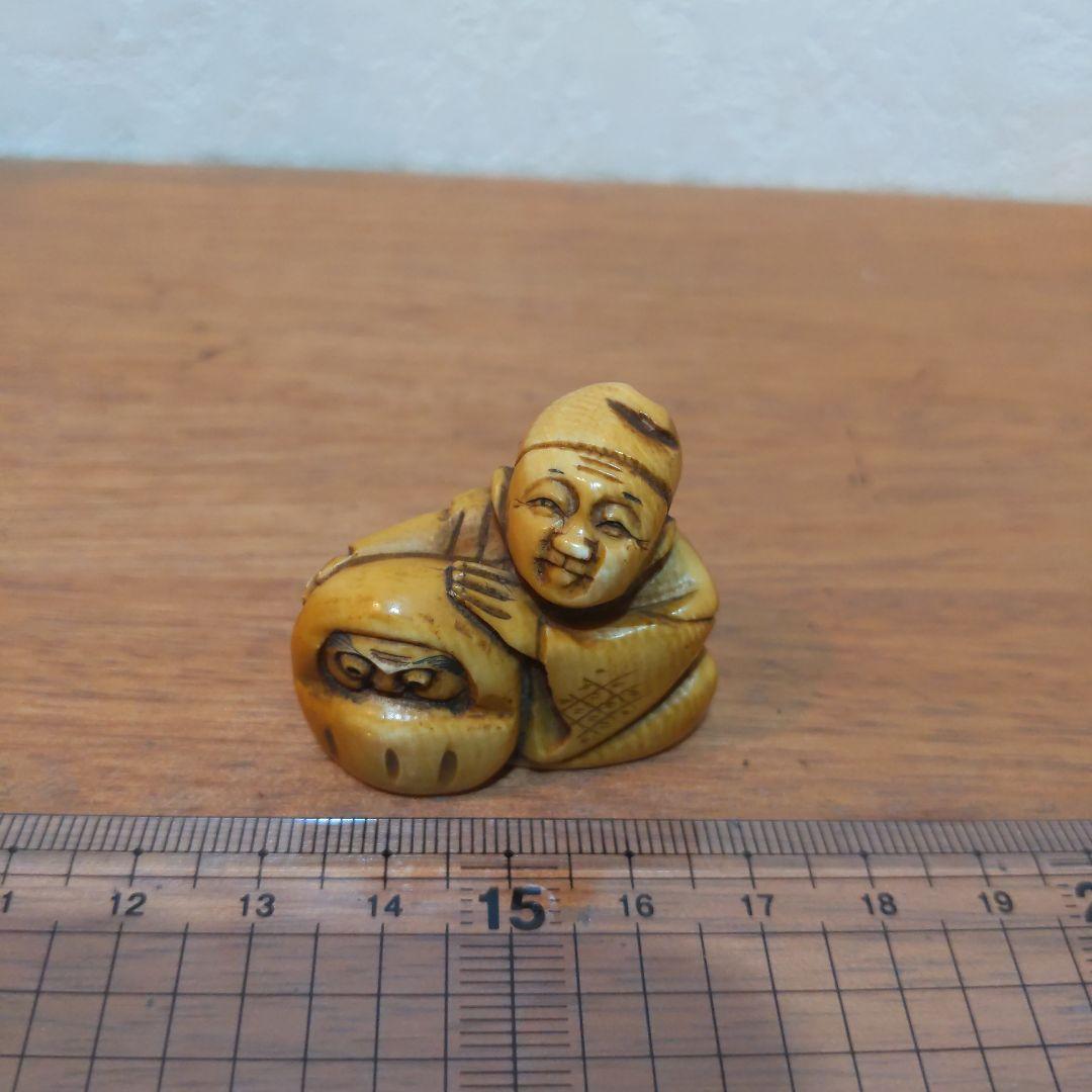 時代提げ物 人物根付 天然素材 在銘【達磨職人】高さ約3.3cm 重さ約20ｇ
