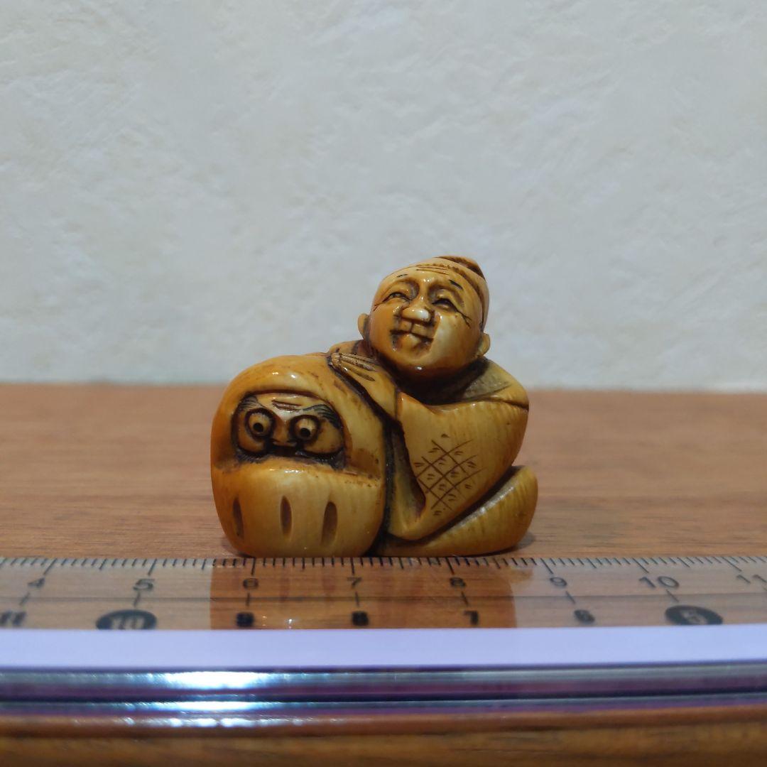 時代提げ物 人物根付 天然素材 在銘【達磨職人】高さ約3.3cm 重さ約20ｇ