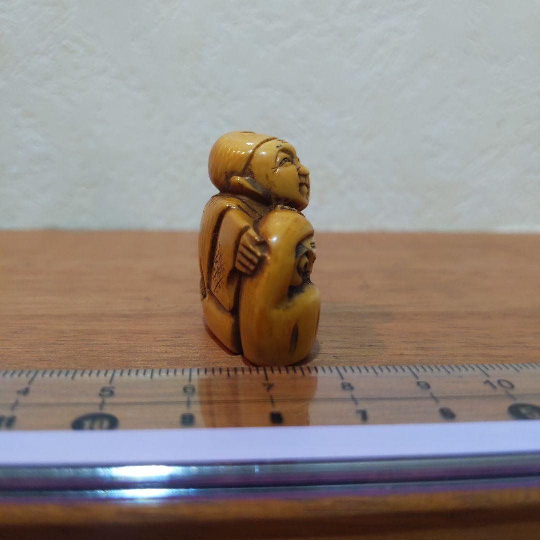 時代提げ物 人物根付 天然素材 在銘【達磨職人】高さ約3.3cm 重さ約20ｇ