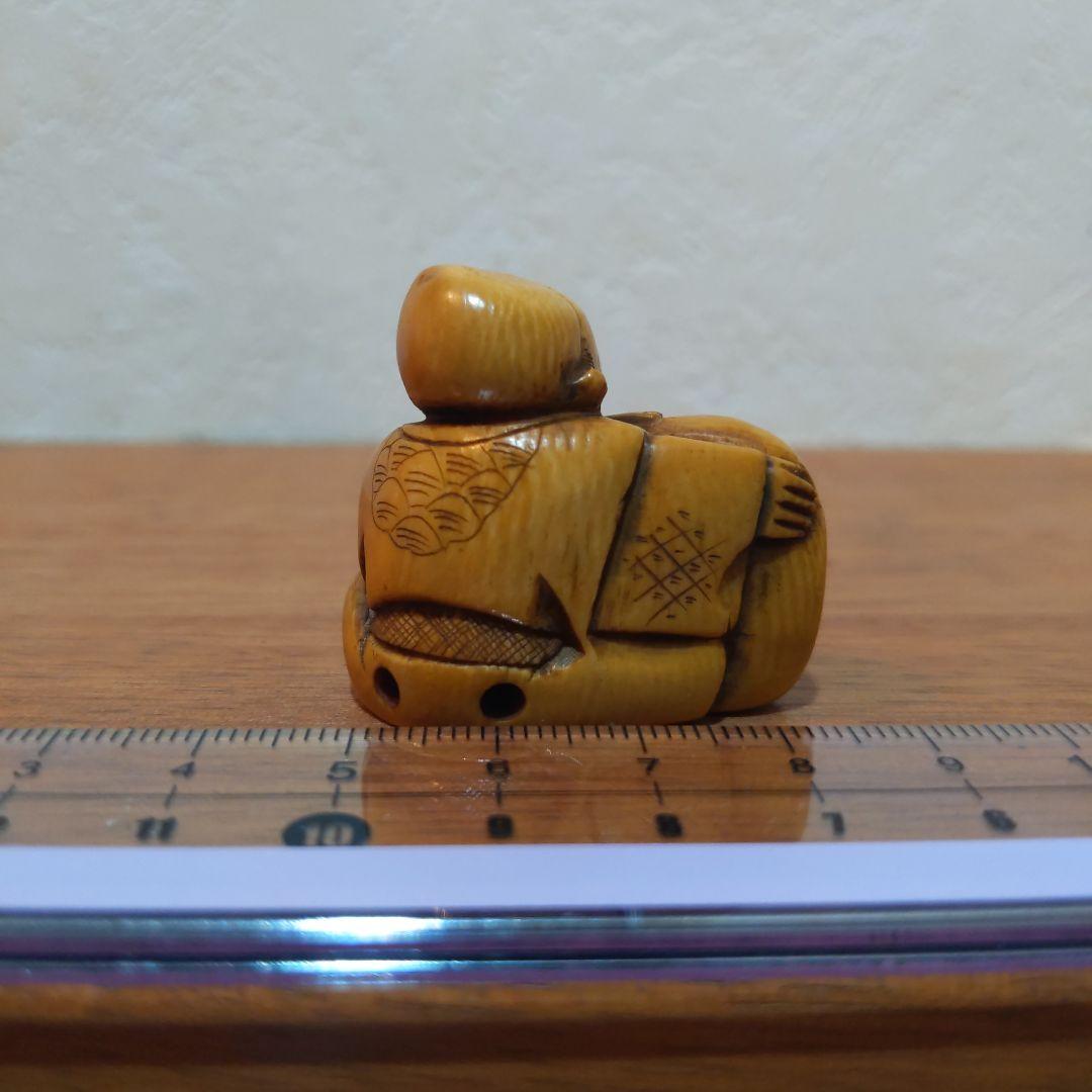 時代提げ物 人物根付 天然素材 在銘【達磨職人】高さ約3.3cm 重さ約20ｇ