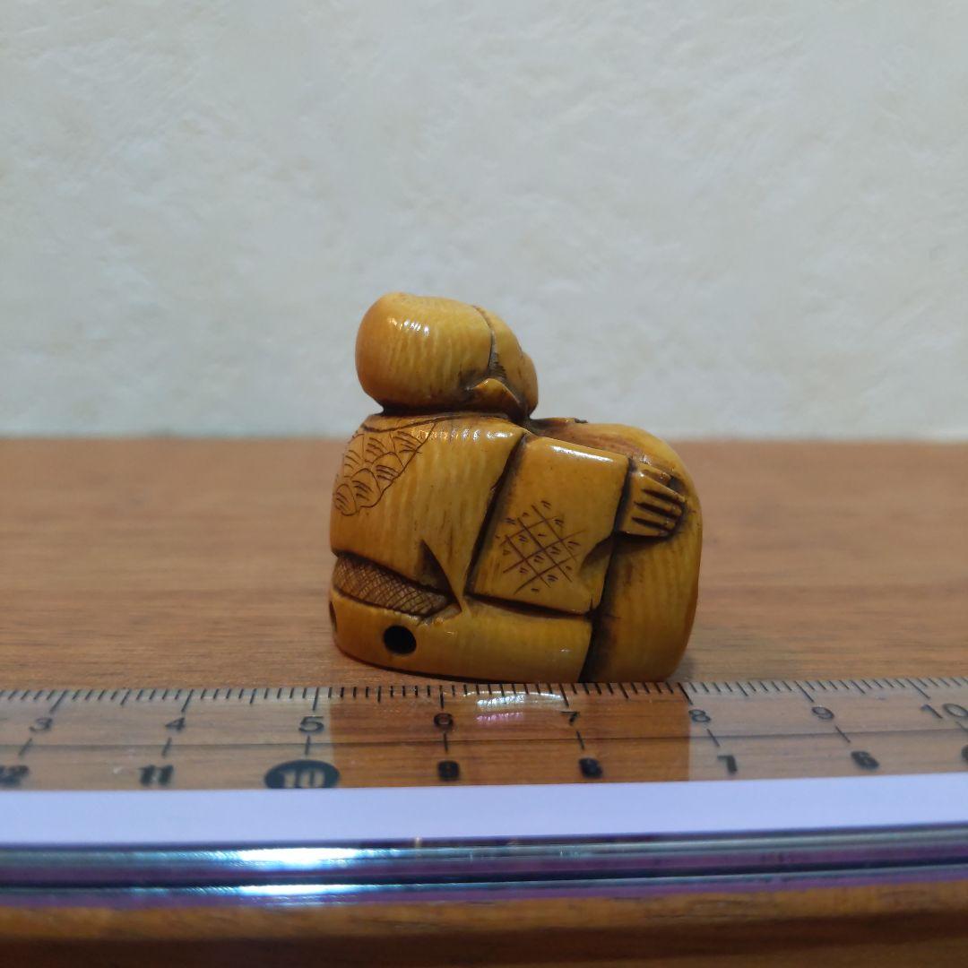 時代提げ物 人物根付 天然素材 在銘【達磨職人】高さ約3.3cm 重さ約20ｇ