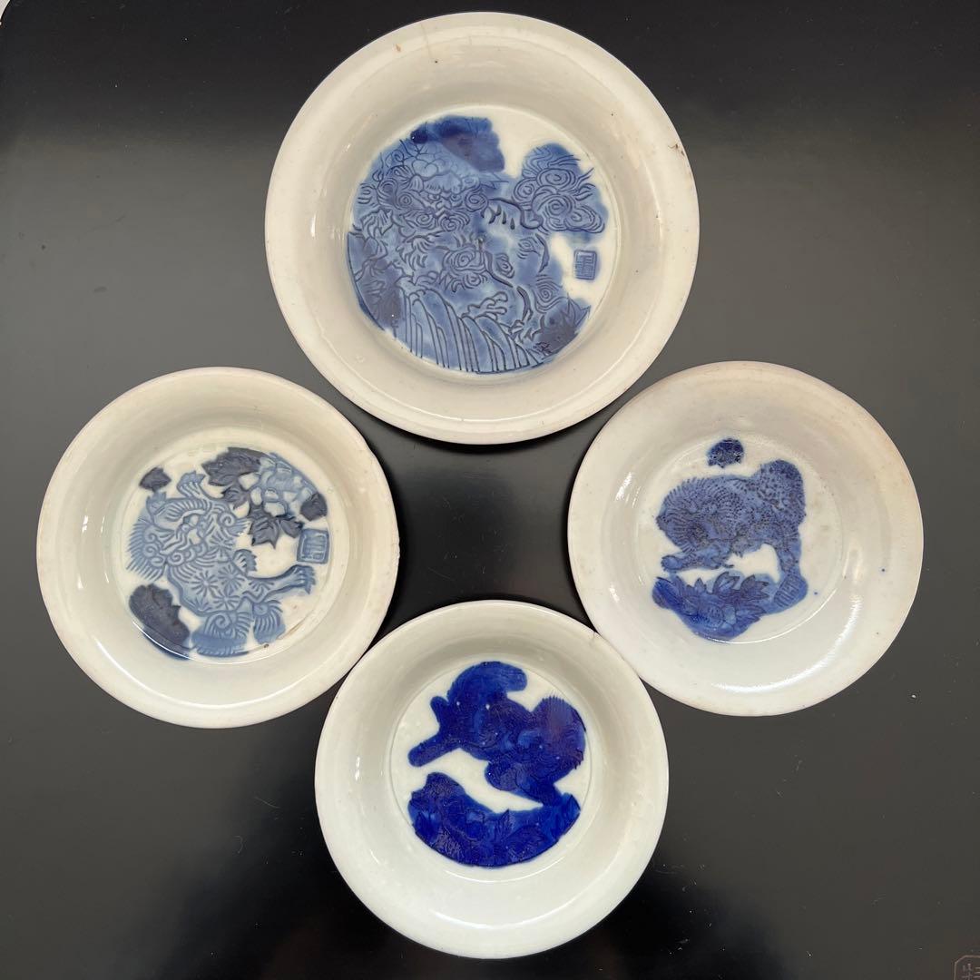 骨董、レトロな伊万里 印判、染付 獅子、唐獅子牡丹 陰刻 豆皿、皿 4枚