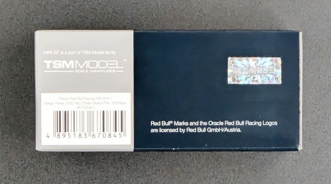 ミニカー MINI GT Oracle Red Bull Racing RB18 #11