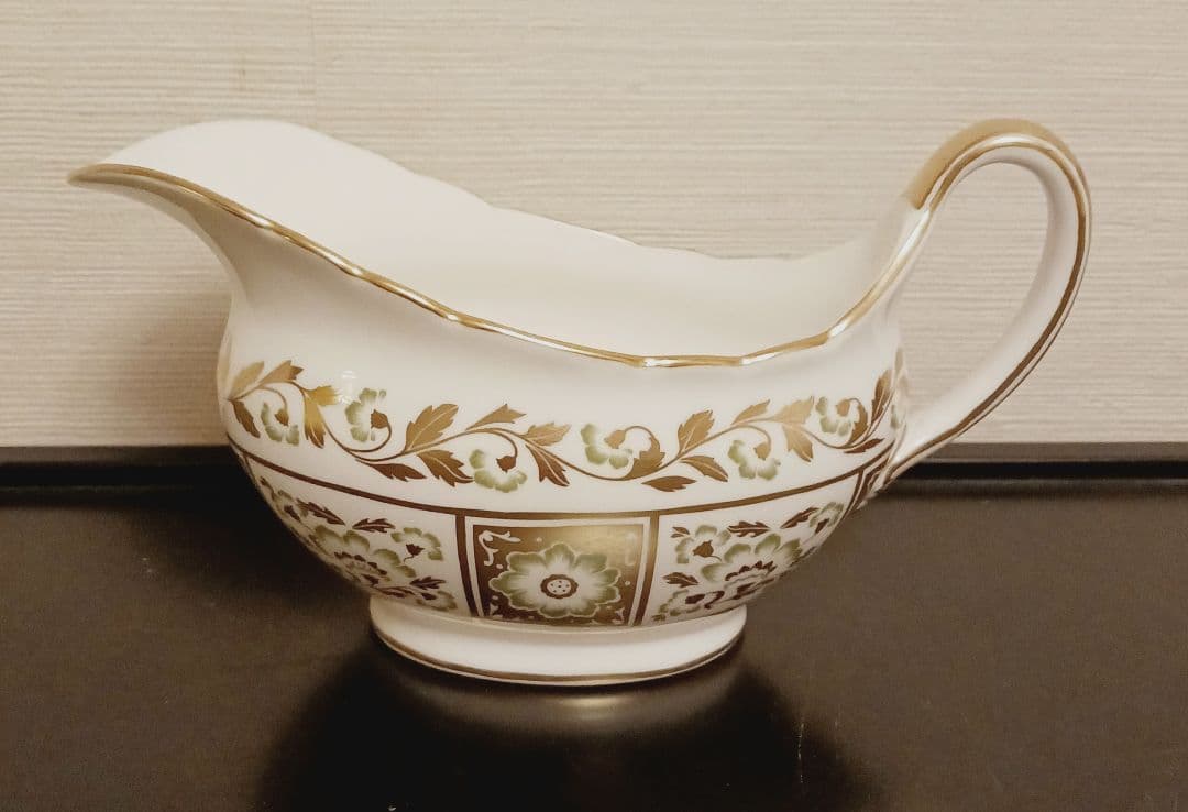 ロイヤルクラウンダービー、グリーンパネルグレービーボートソーサー