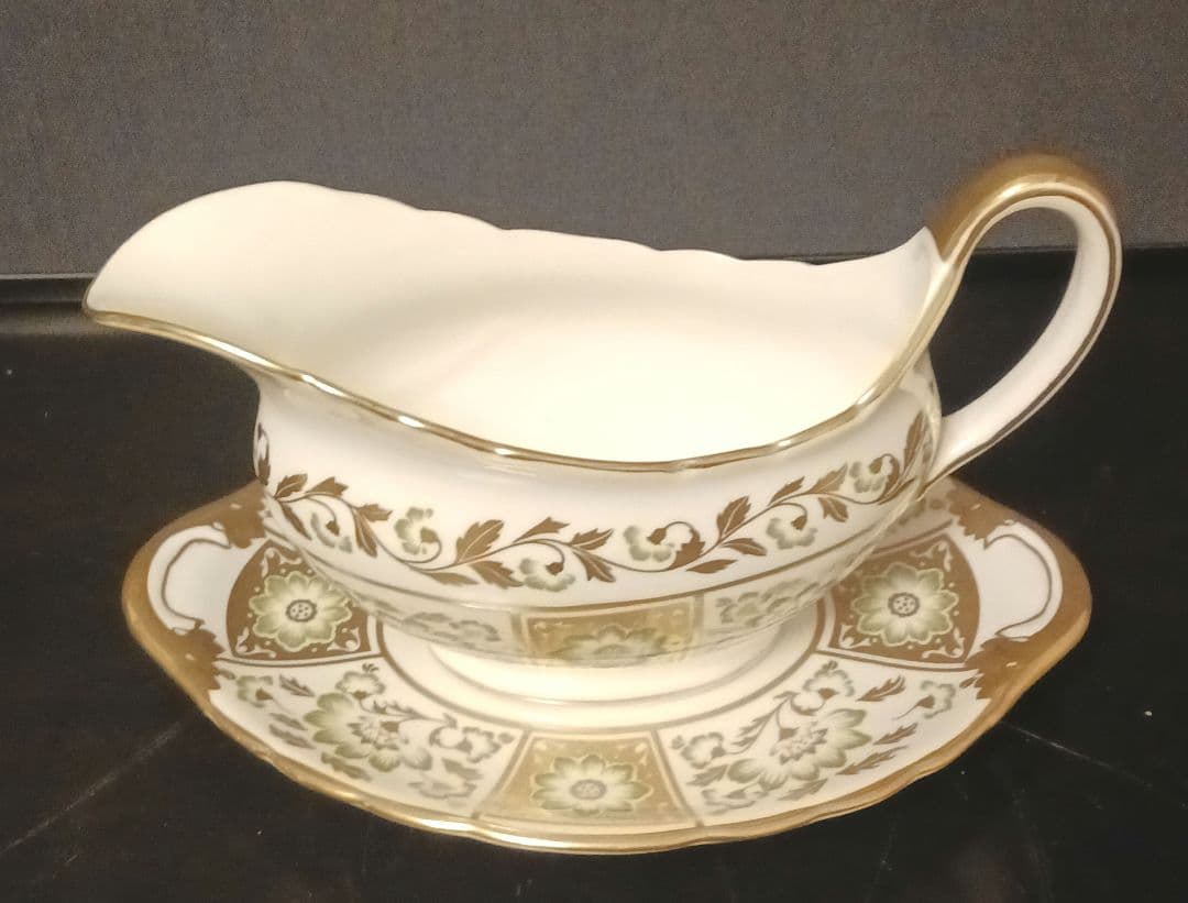 ロイヤルクラウンダービー、グリーンパネルグレービーボートソーサー