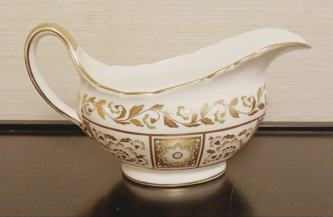 ロイヤルクラウンダービー、グリーンパネルグレービーボートソーサー