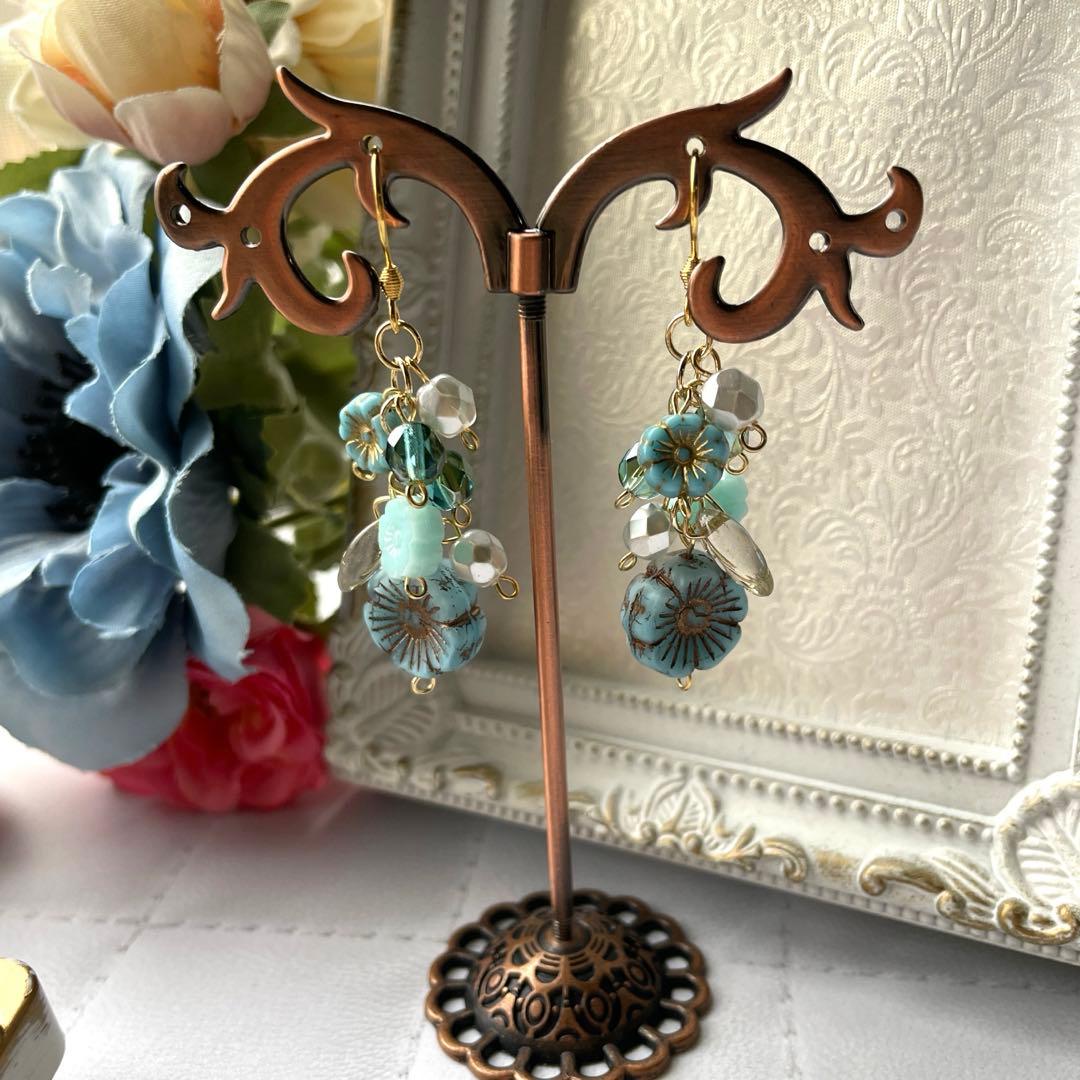 スカイブルーチェコビーズピアス.イヤリング