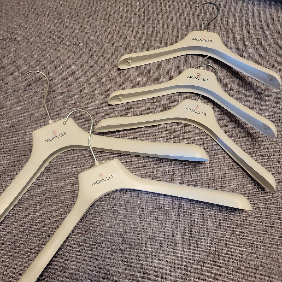 MONCLER 衣類ハンガー 5本セット ホワイト - メルカリ