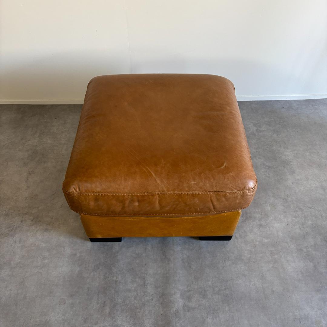 ノーマン・フォスター デザイン レザー オットマン