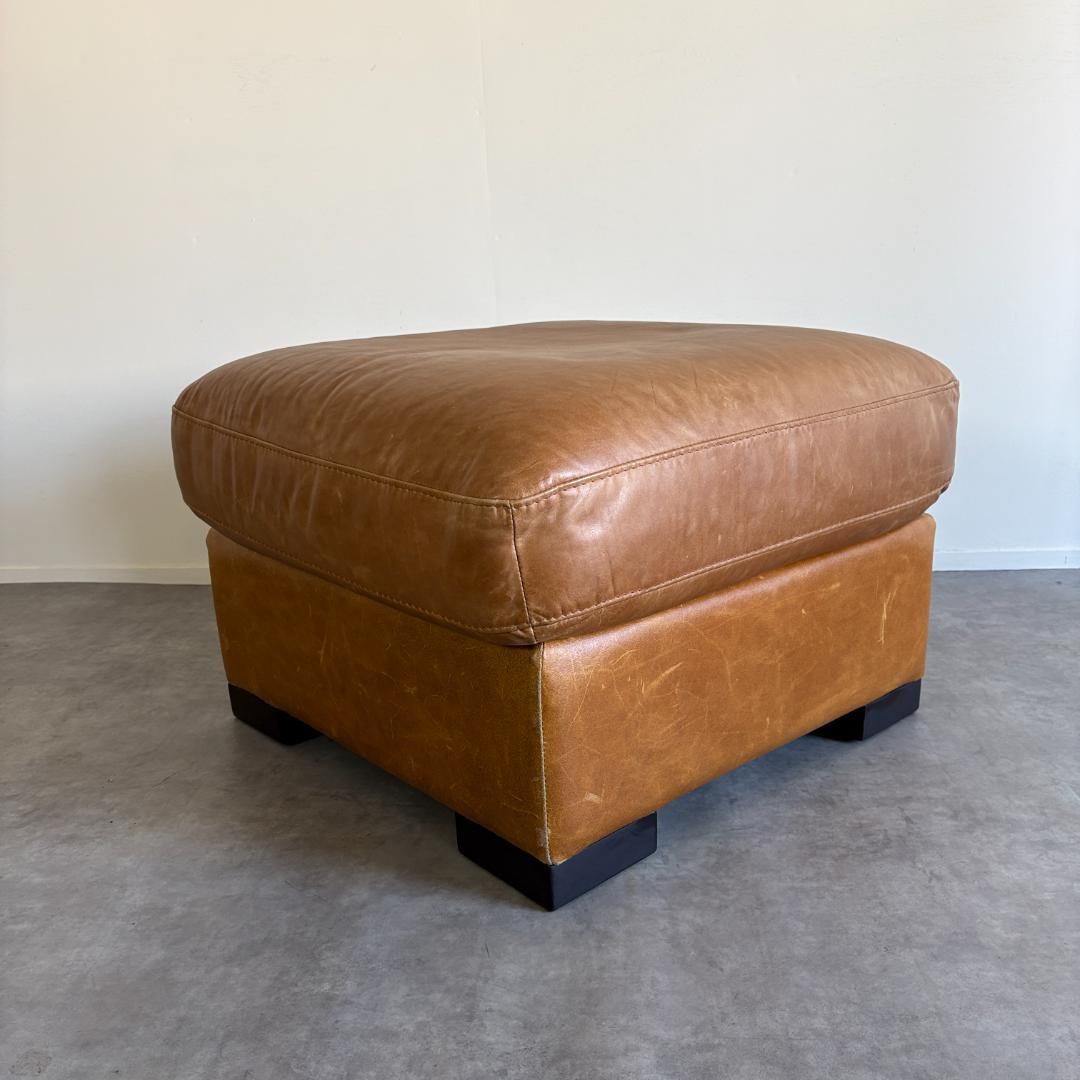 ノーマン・フォスター デザイン レザー オットマン