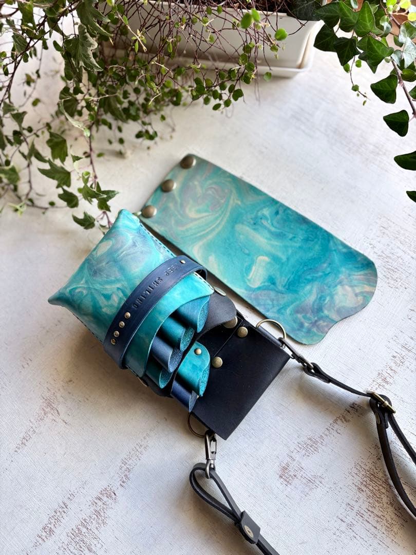 手染めターコイズマーブルの蓋付きコンパクトシザーケース