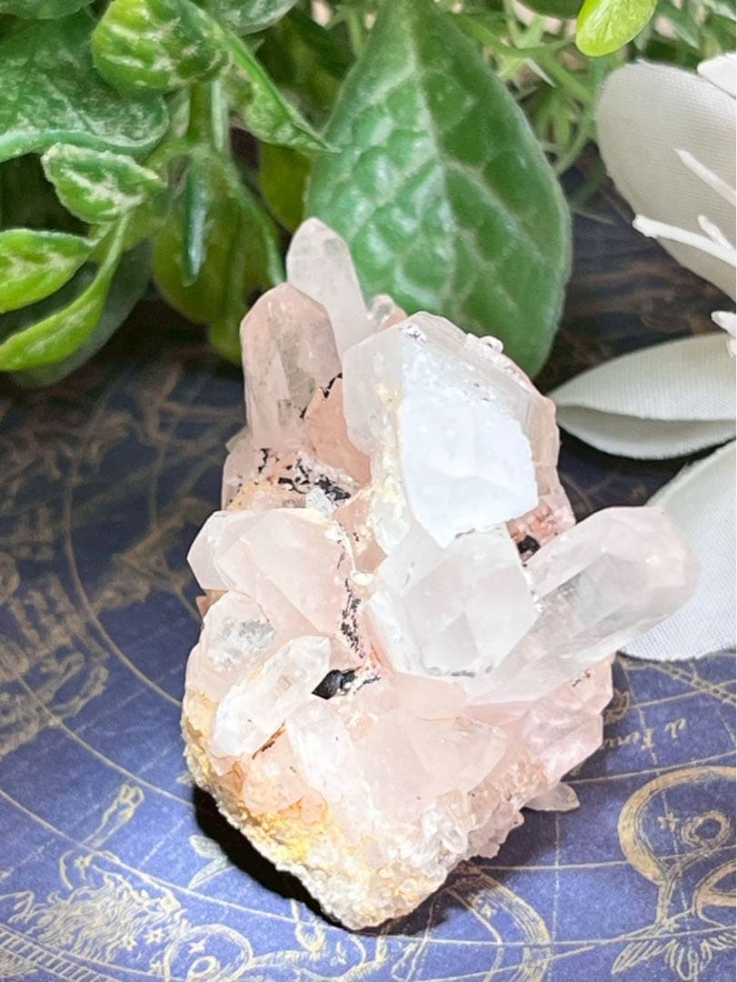 曲がり水晶　カーブド ヒマラヤ ピンククリスタル　クラスター　原石