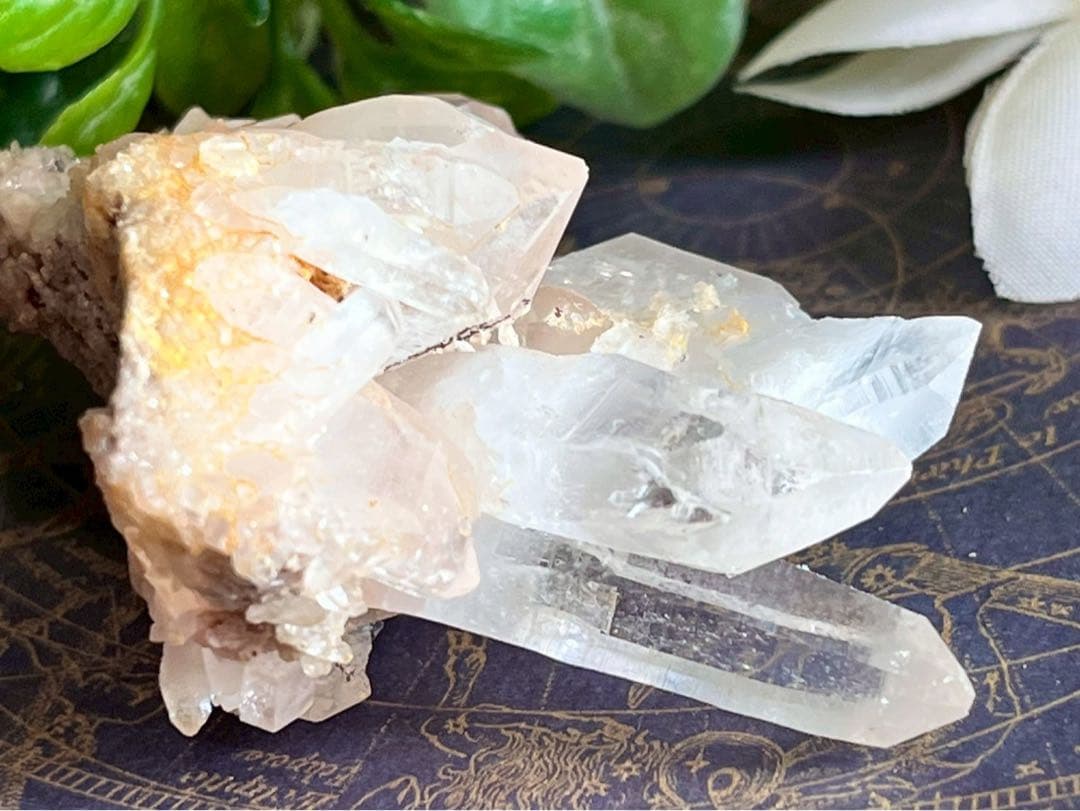 曲がり水晶　カーブド ヒマラヤ ピンククリスタル　クラスター　原石