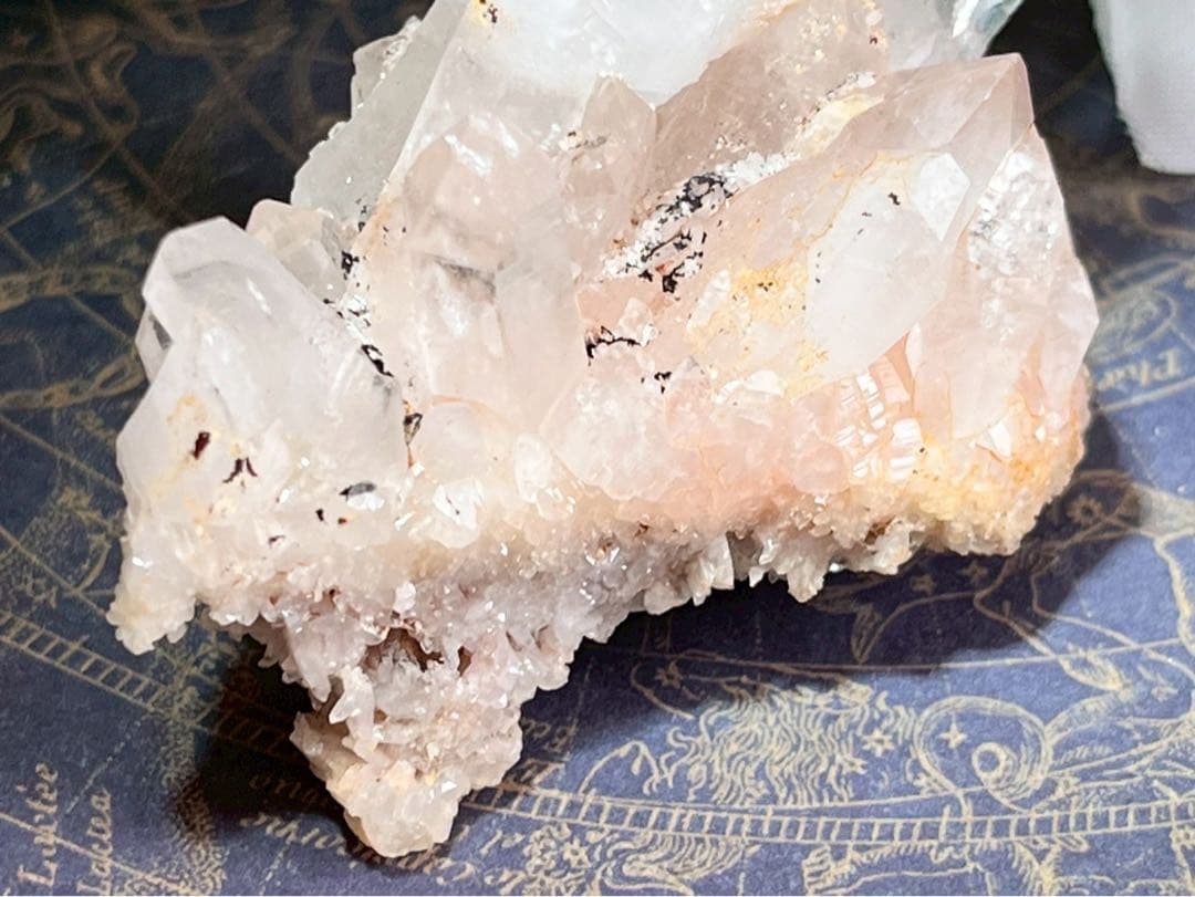 曲がり水晶　カーブド ヒマラヤ ピンククリスタル　クラスター　原石