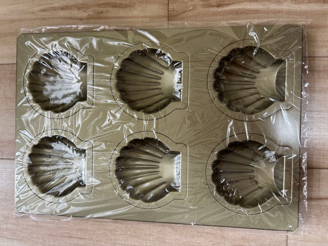 クオカ　新品　ホタテ型製菓型6個　 クオカ　使用品　マドレーヌ型8個