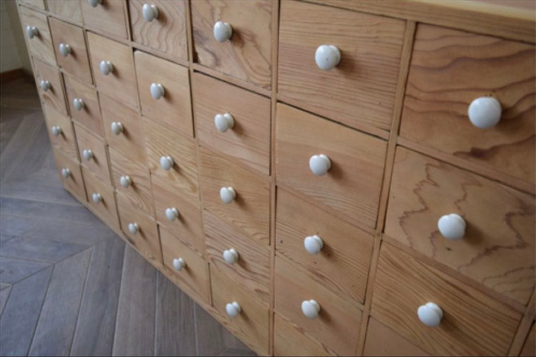 【希少 】白磁摘みの引き出し4 5杯ローボード　杉材