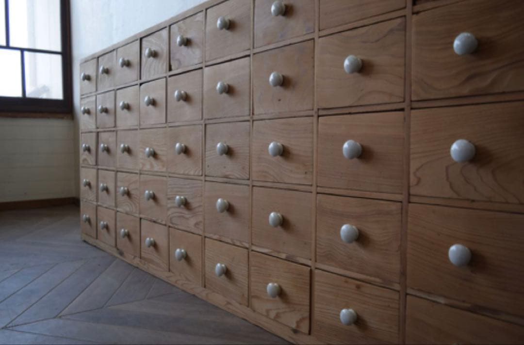 【希少 】白磁摘みの引き出し4 5杯ローボード　杉材