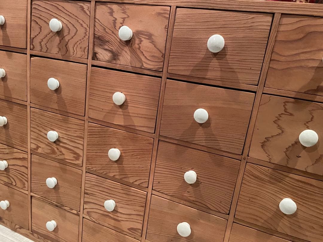 【希少 】白磁摘みの引き出し4 5杯ローボード　杉材